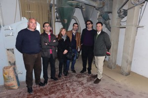 Tras una visita a la fábrica el alcaldable señala la importante trayectoria de esta empresa.